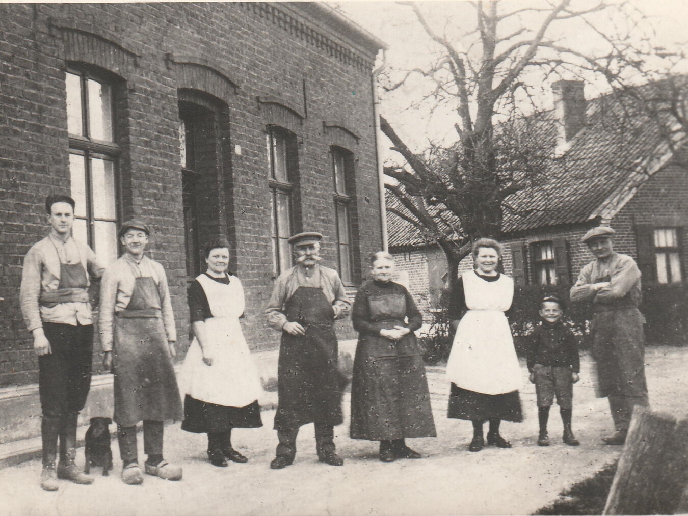 Die Familie Heinrich Valentin (Bau- und Möbelschreinerei und mehr), Josefstraße in den 1920er Jahren. Foto: privat