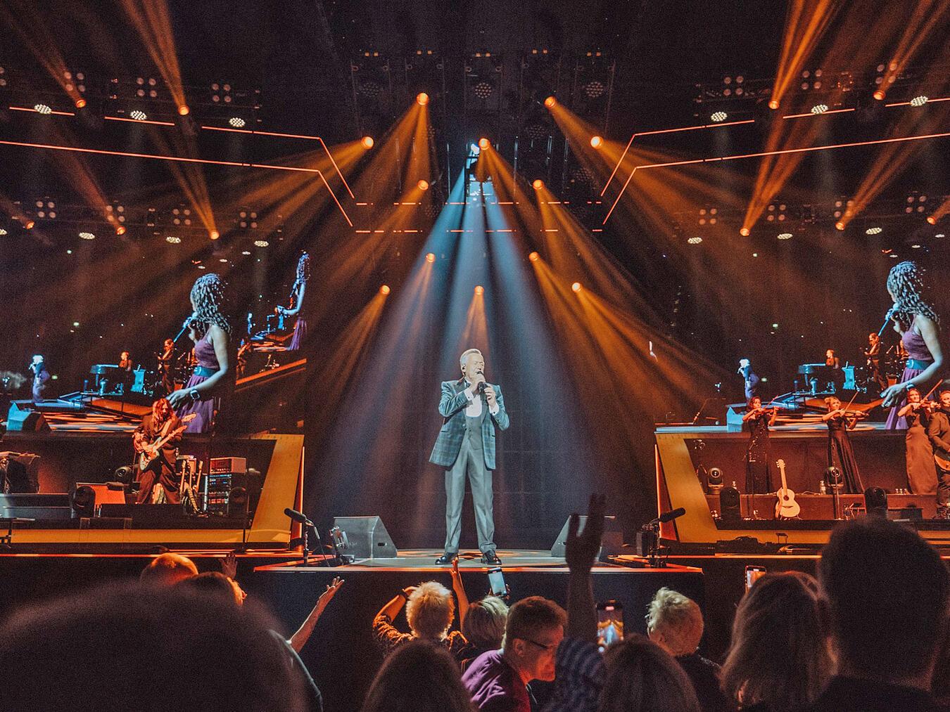 Die Fans in der Rudolf Weber-Arena dürfen sich auf ein neu konzipiertes Bühnen- und Lichtdesign freuen. Foto: Frank-Embacher