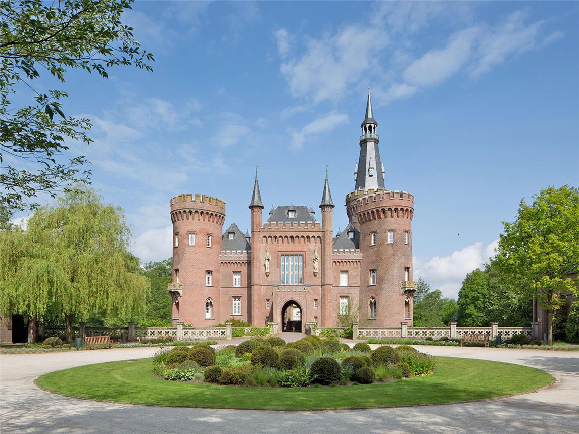Die Fassade von Schloss Moyland bedarf der Sanierung. Foto: Stiftung Museum Schloss Moyland