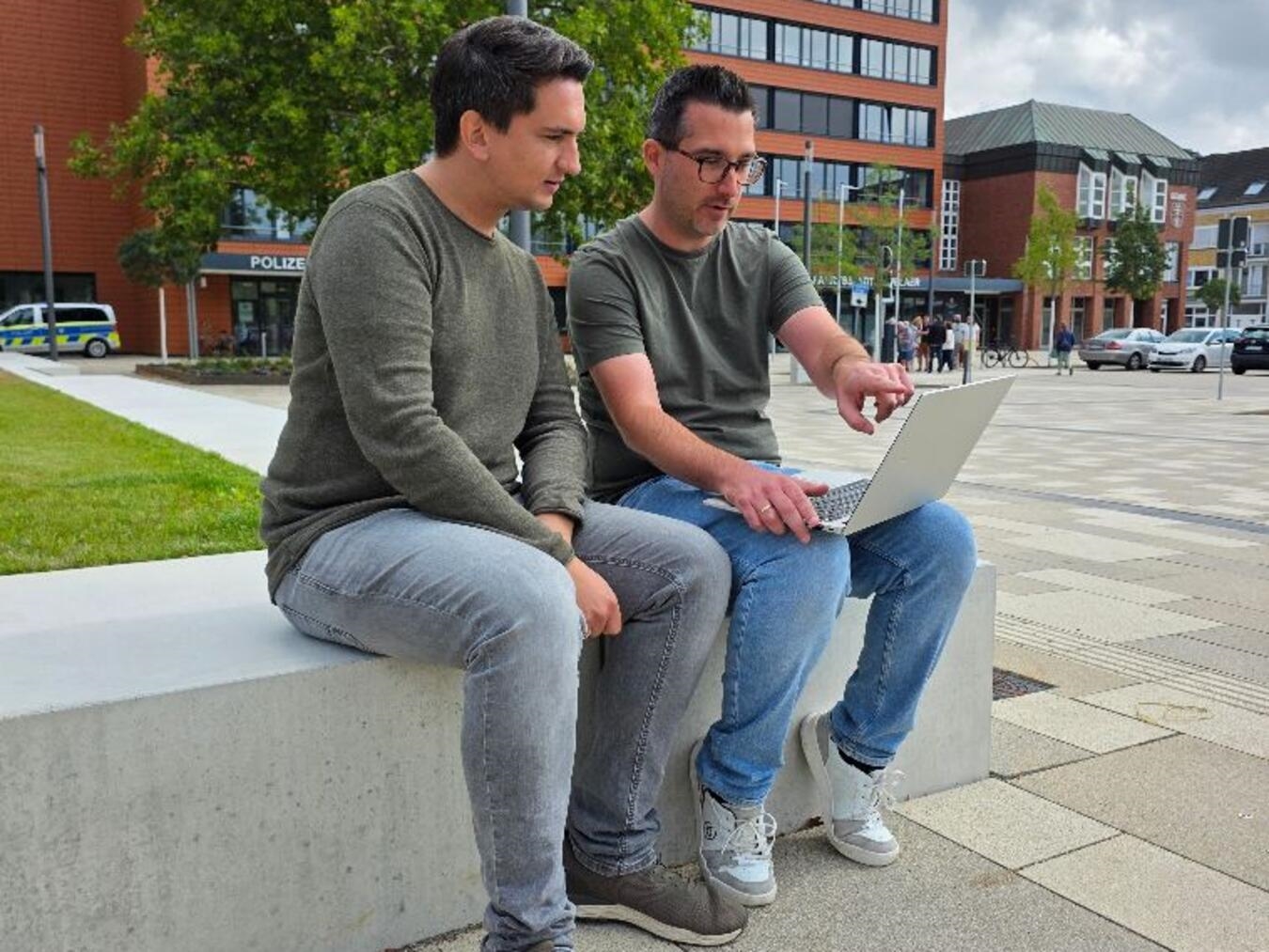 Plan für digitales Kevelaer Die FDP-Fraktion Kevelaer will die Stadt digitaler machen: Mit Bürgerportal, smarten Lösungen für Vereine und der Idee einer digitalen Mitfahrbank. Foto: FDP Kevelaer