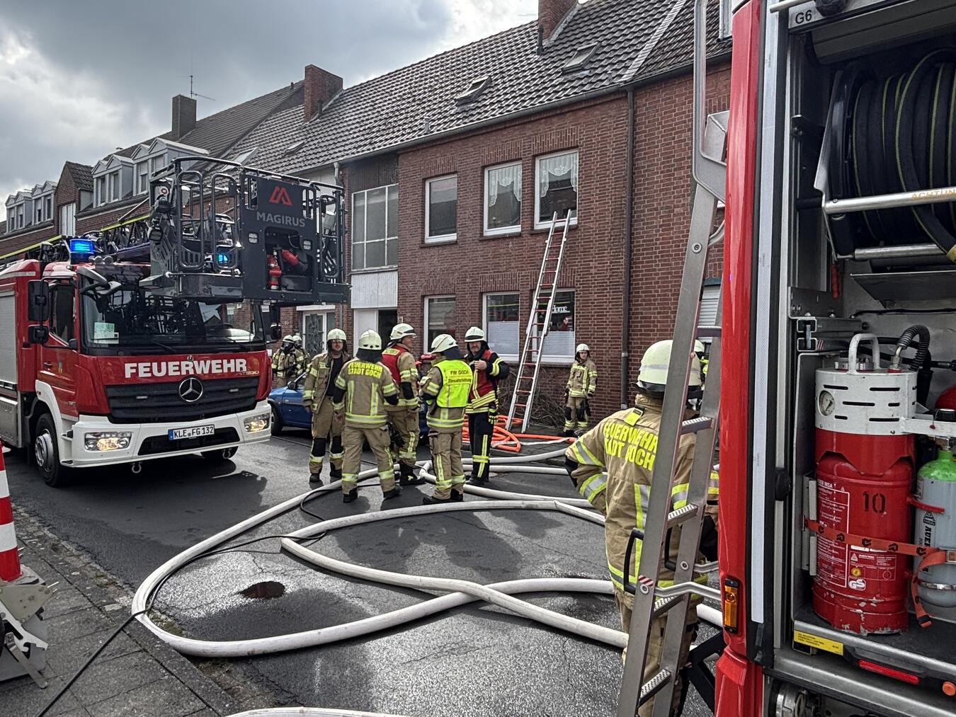 Die Feuerwehr entdeckte den Brandher im Keller des Gebäudes. Foto: FF Goch/Torsten Matenaers
