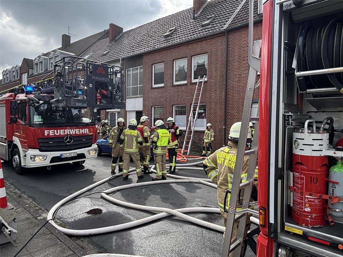 Die Feuerwehr entdeckte den Brandher im Keller des Gebäudes. Foto: FF Goch/Torsten Matenaers