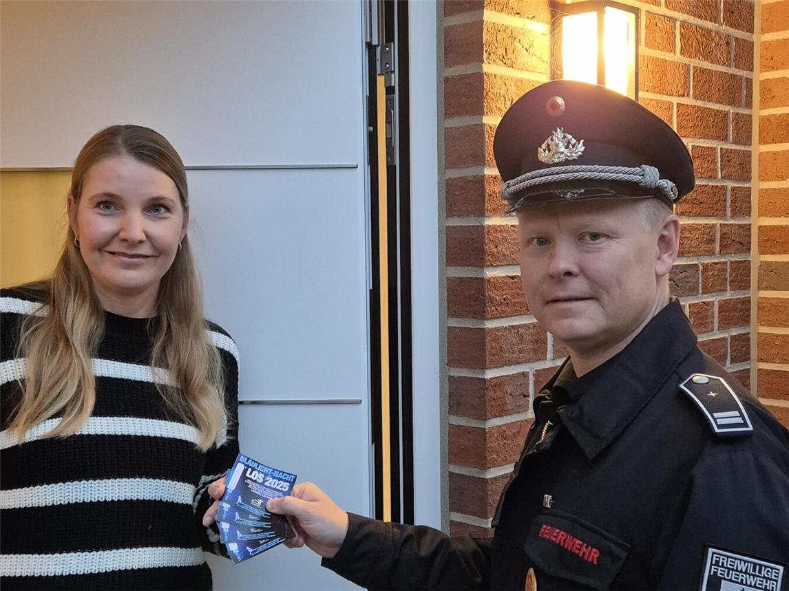 Die Feuerwehr Straelen startet den Losverkauf für die Blaulicht-Nacht 2025.Foto: privat