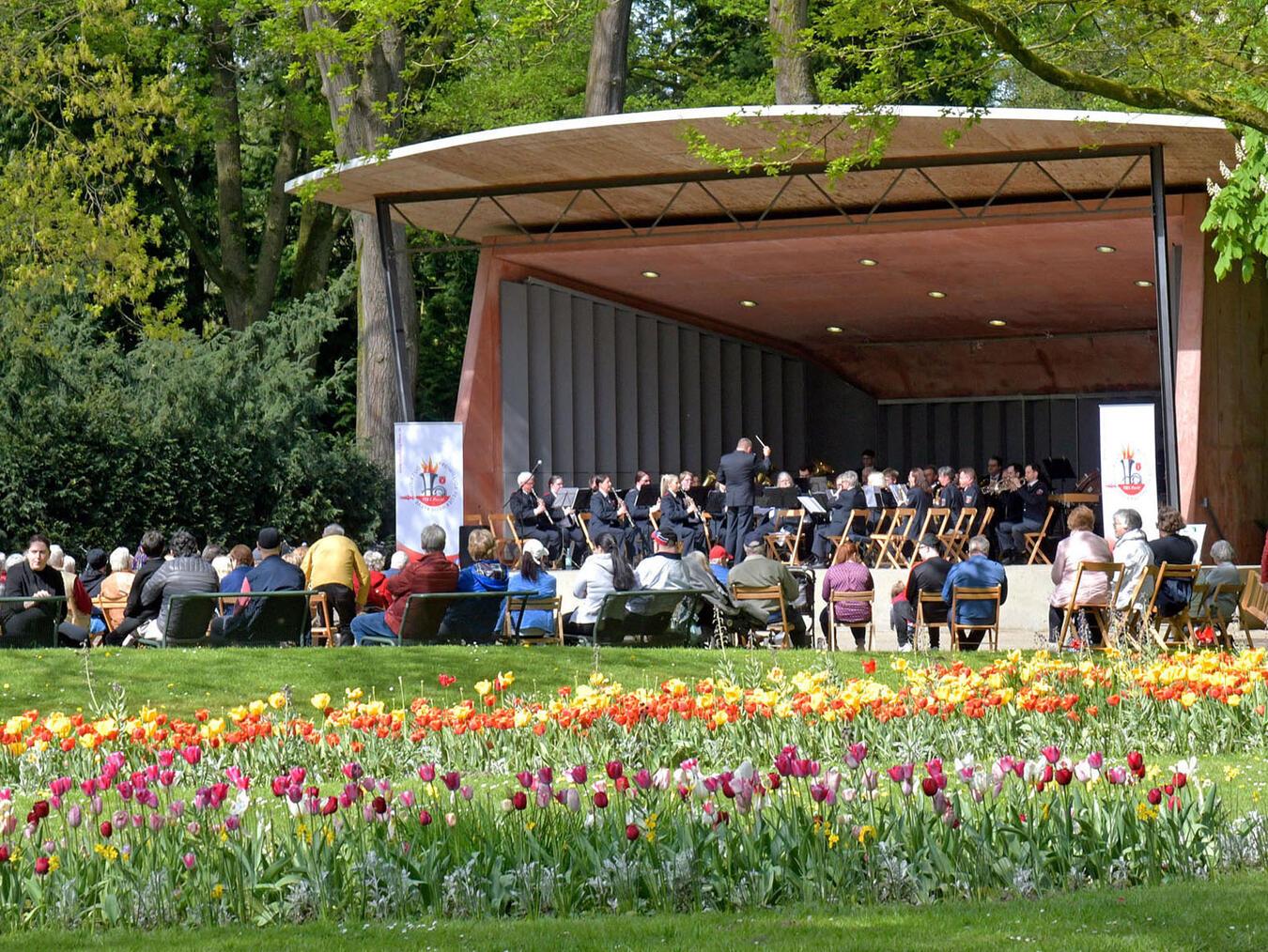 Die Forstgartenkonzerte zählen zu den kulturellen Höhepunkten im Klever Veranstaltungskalender und locken Jahr für Jahr zahlreiche Musikliebhaber in den idyllischen Blumenhof des historischen Forstgartens. NN-Archiv: RD