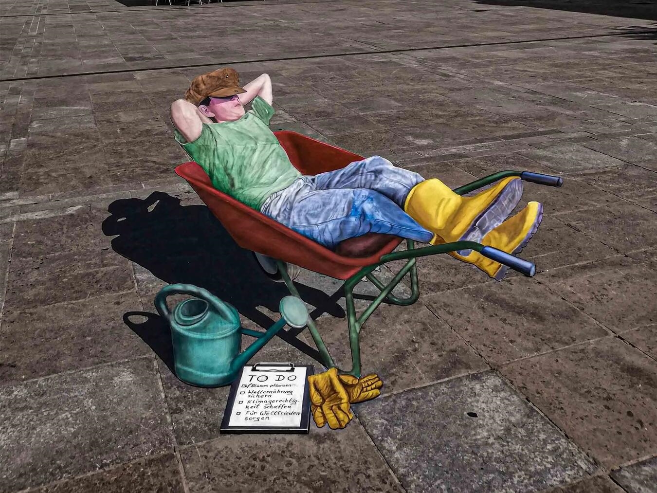 Die Fotografien der 3D-Straßenmalereien von Fredda Wouters machen nur einen kleinen Teil der Gemeinschaftsausstellung aus.Foto: Fredda Wouters