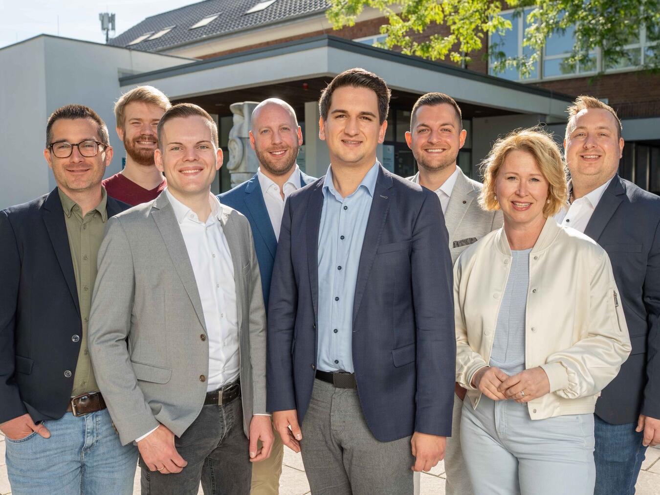 Die Fraktion der Freien Demokraten in Kevelaer bei der Aufstellungsversammlung. V.l.: Stefan Karmann, Jonas van Hagen, Christian Röös, Philipp Schmidt, Jan Itrich, Felix Naber, Marie-Therese Konculic und Jens Auerbach. Auf dem Foto fehlen Ann-Kathrin Paap und Nick Willems. Foto: FDP Kevelaer