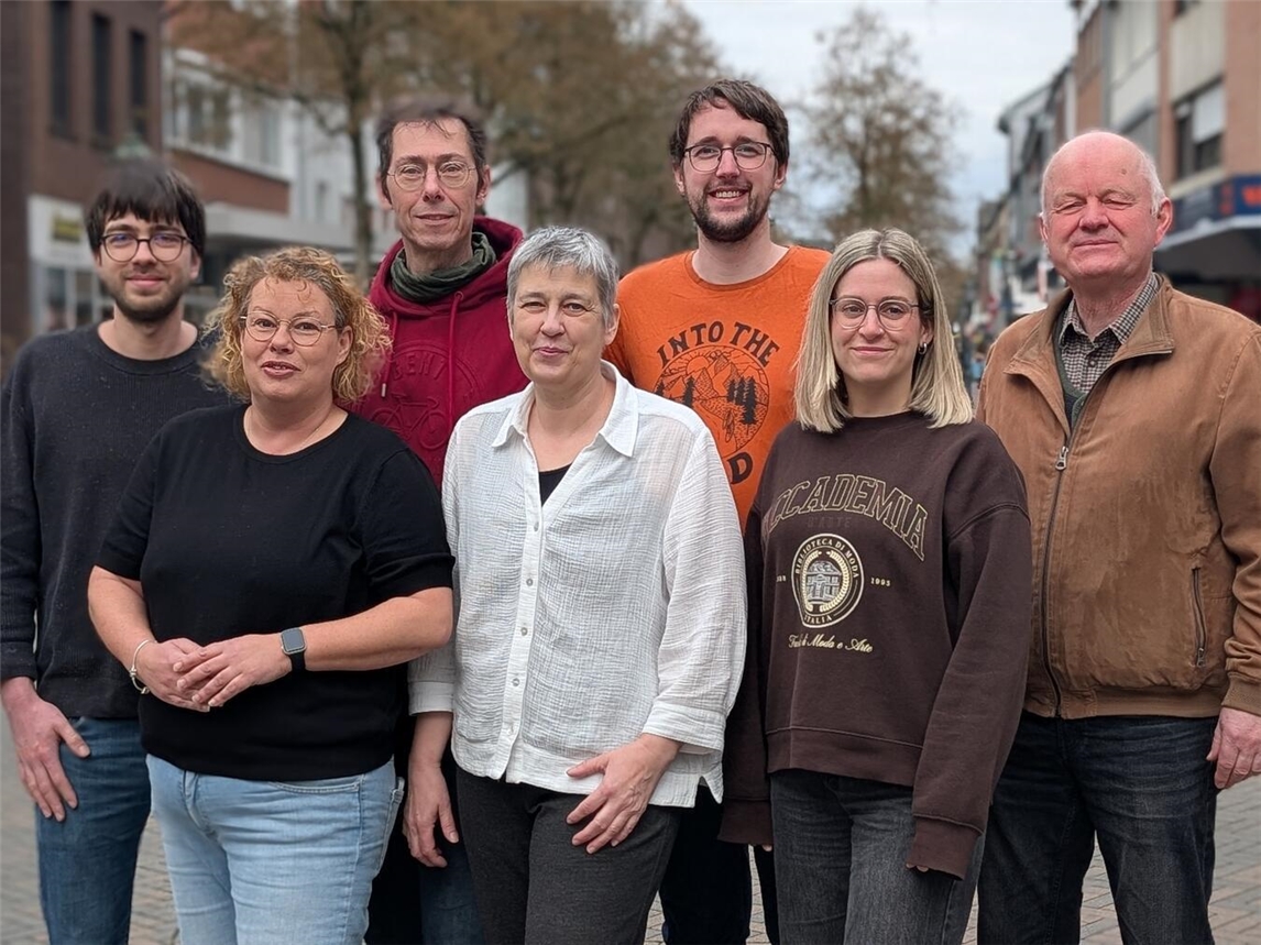 Die Fraktion der Grünen im Gocher Stadtrat (v.l.): David Krystof, Udo Harnisch, Antje Engler-Janßen, Torsten Kannenberg, Kathrin Krystof, Verena Michels und Hermann Brendieck. Foto: privat