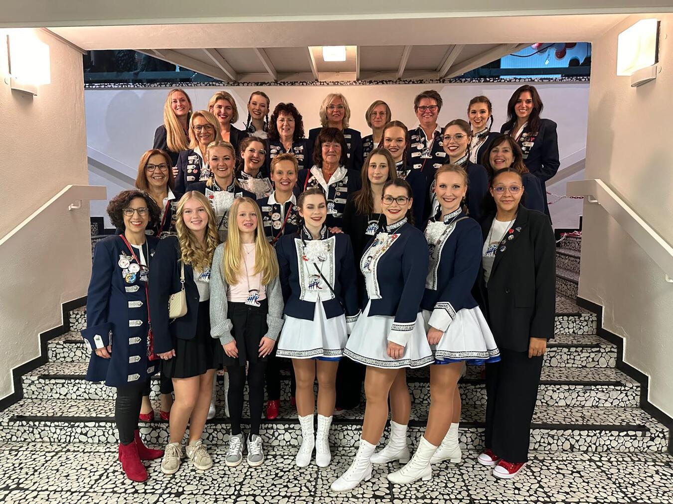 Die Frauen können sich auf einen abwechslungsreichen Abend im „Hotel HFK“ freuen. Foto: Hüthumer Frauen Karneval