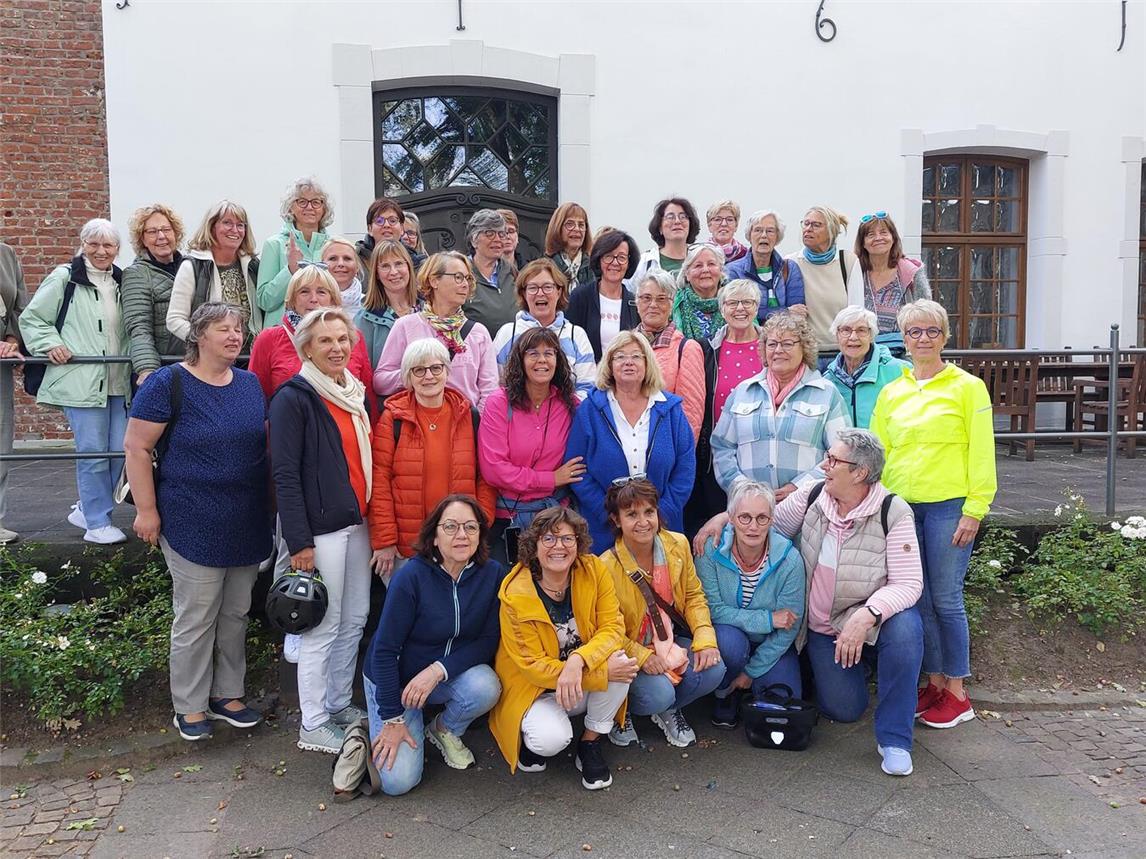 Die Frauen vom Chor 1847 Geldern besuchten Haus Ingenray in Pont. Foto: privat