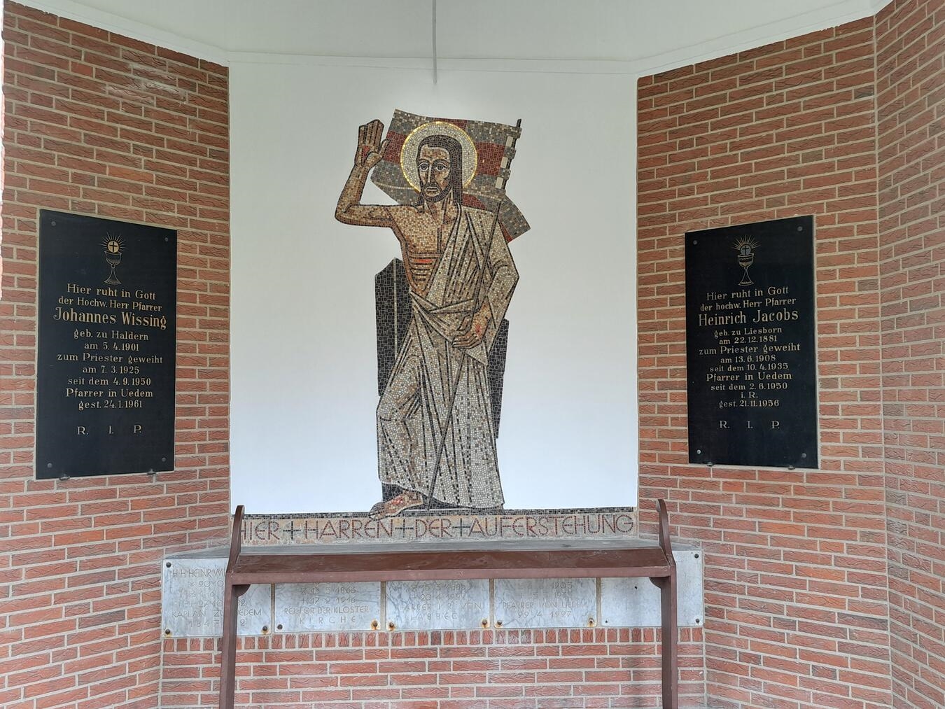Friedhofskapelle in Uedem erstrahlt in neuem Glanz Die Friedhofskapelle von innen.Fotos: privat