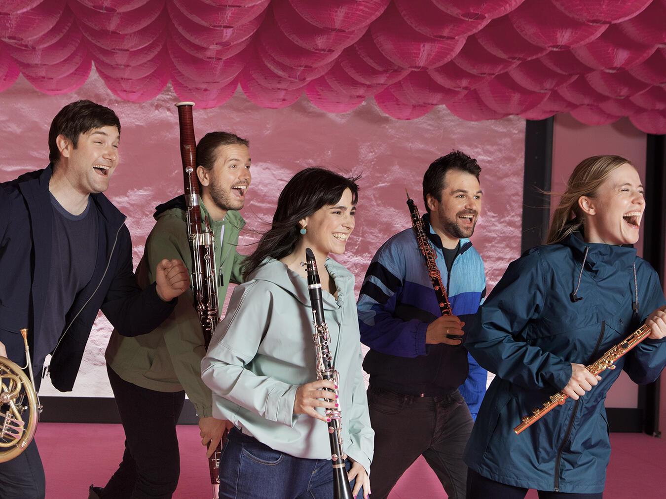 Die fünf Bläsersolisten des Breeze Quintetts sind Flötistin Jill Jeschek, Oboist Juri Vallentin, Klarinettistin Annelien van Wauwe, Hornist Premysl Vojta und Fagottist Marceau Lefèvre. Foto: Joelle van Autreve