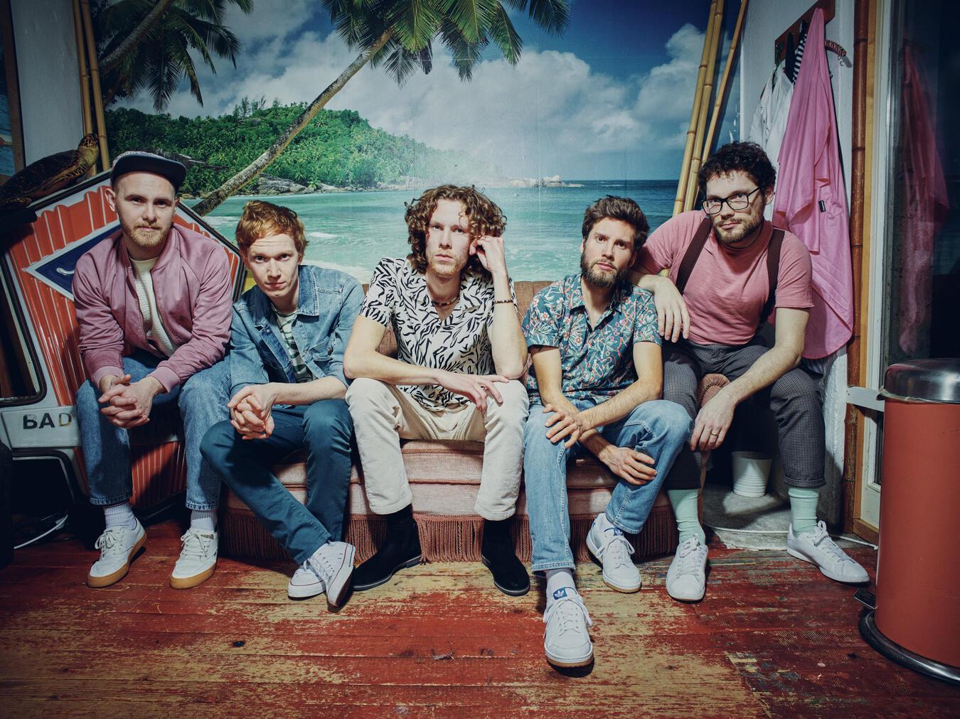 Die fünf Sänger von „Anders“ setzen auf einen modernen A-cappella-Pop-Stil mit intelligenten deutschsprachigen Texten und eingängigen Melodien. Foto: Felix Groteloh