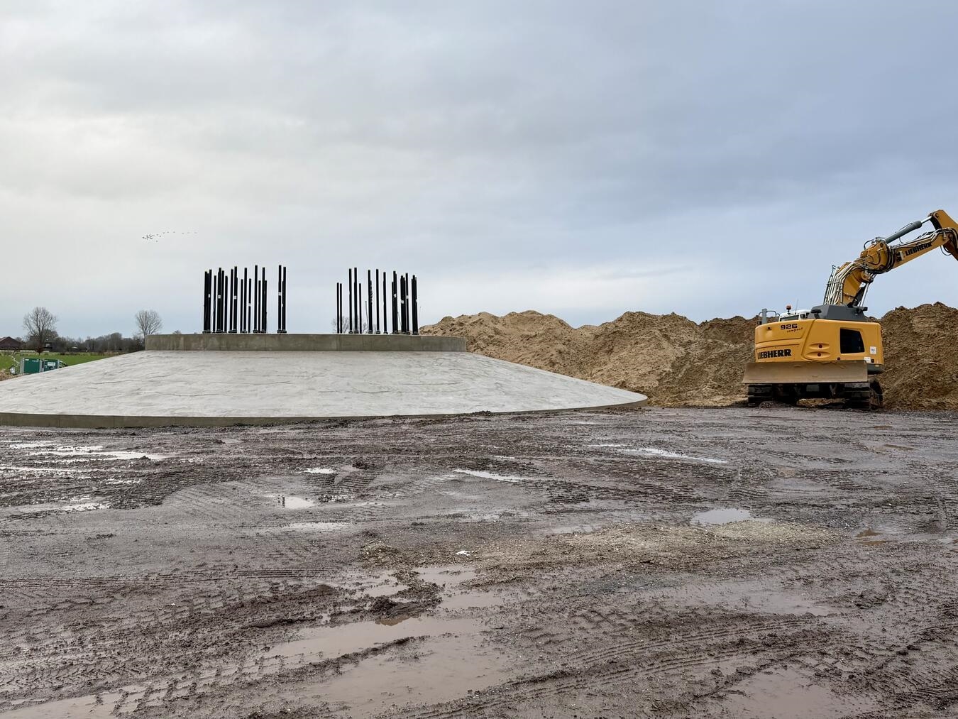 Die Fundamente für die neuen Windenergieanlagen im Windpark in Veen stehen bereits – abgebildet ist hier eines der beiden Fundamente.  NN-Foto: SP