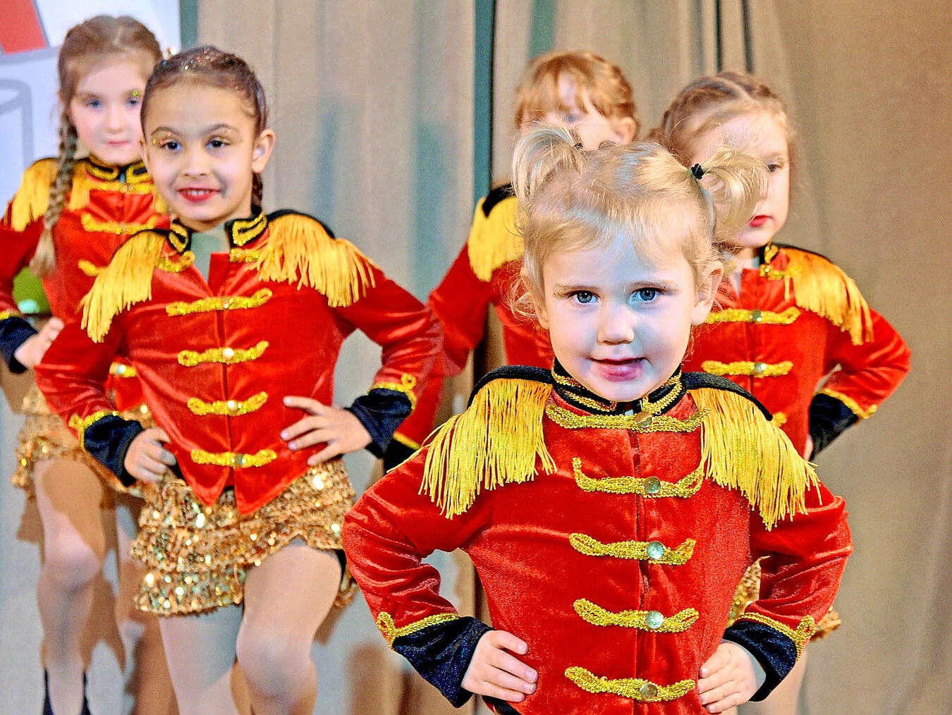Die Funkturm-Krümel begeisterten mit ihren bezaubernden Kostümen sofort das Publikum. NN-Foto: Rüdiger Dehnen