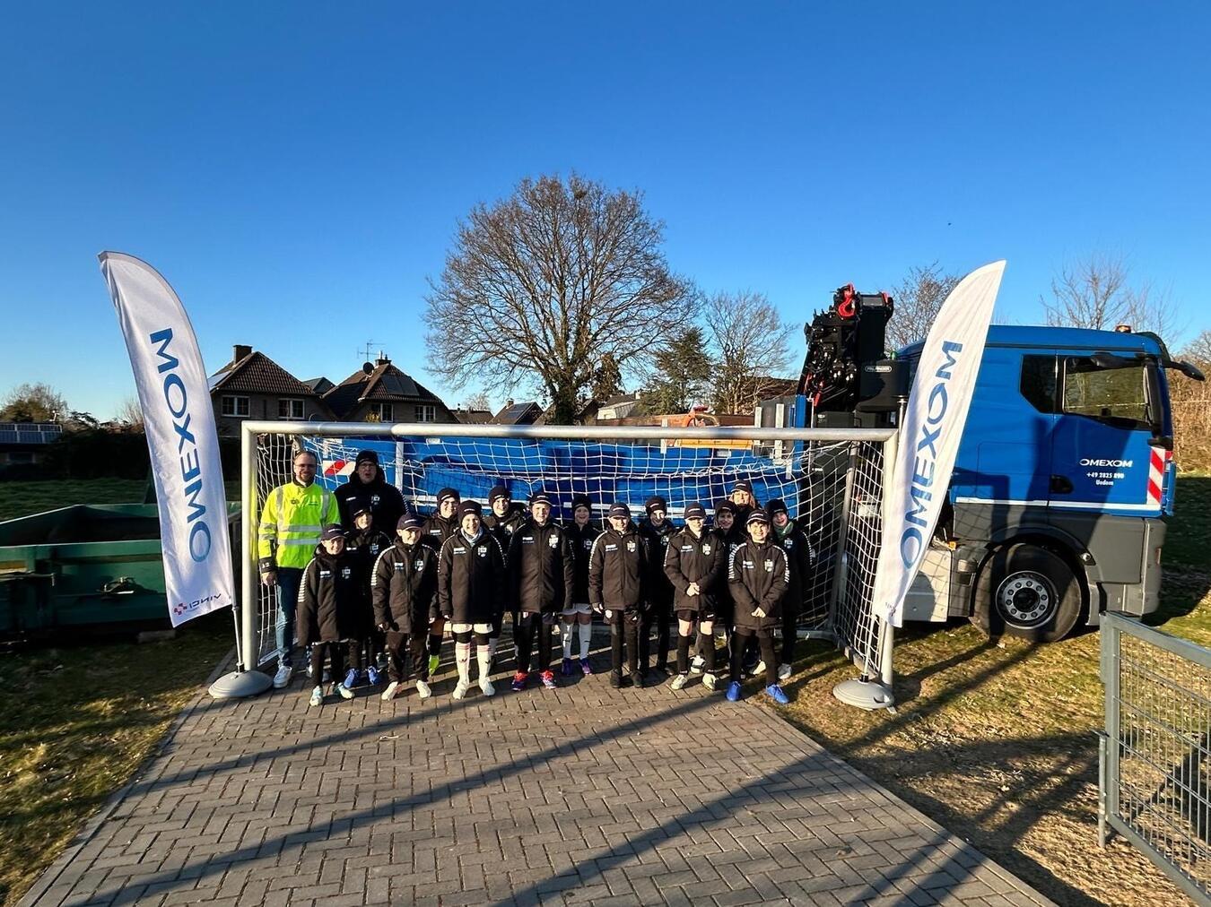 Die Fußballjugend undi hre Trainer freuen sich über die Unterstützung. Foto: privat