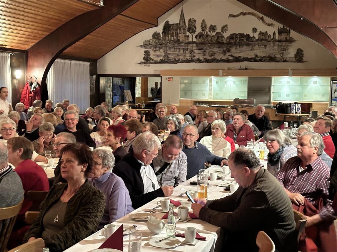 Die Gäste lauschtenden Vorträgen der einzelnen Akteure und genossen einen unterhaltsamen Nachmittag. Foto: privat