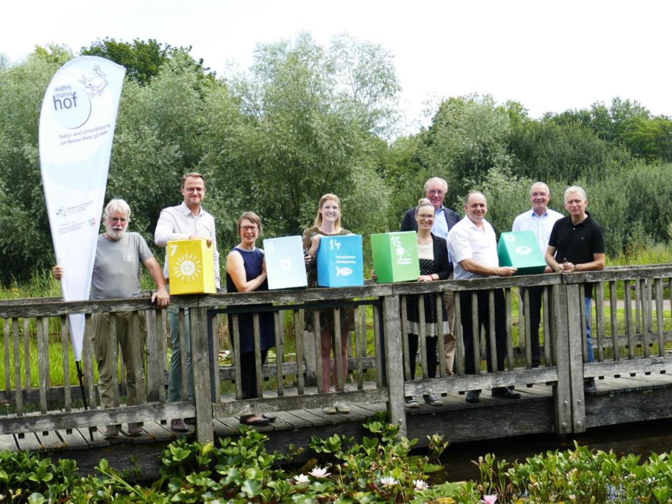 Die Gäste um Viktor Haase auf dem Wahrsmannshof. Foto: privat