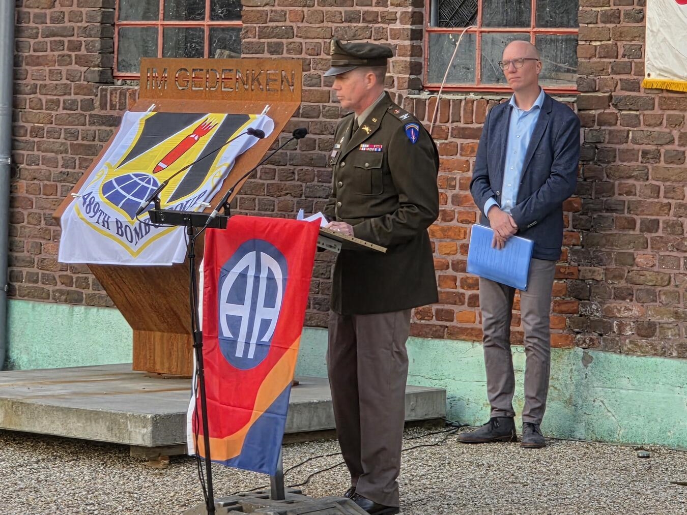 "Würdige Gedenkfeier in bewegendem Rahmen, Trauer und Erinnerung, feierliche Veranstaltung, Foto von privat"