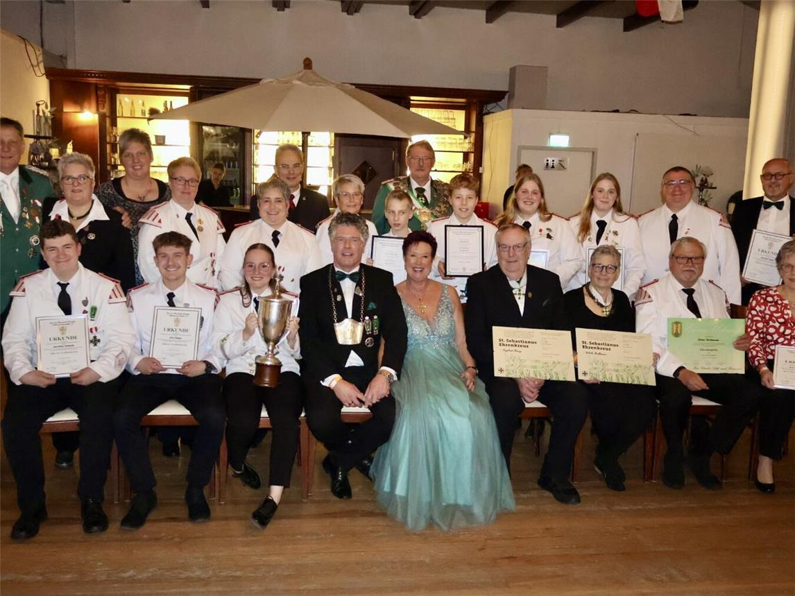 Die Geehrten auf dem Katharinenball der Victor‘sse. Foto: privat