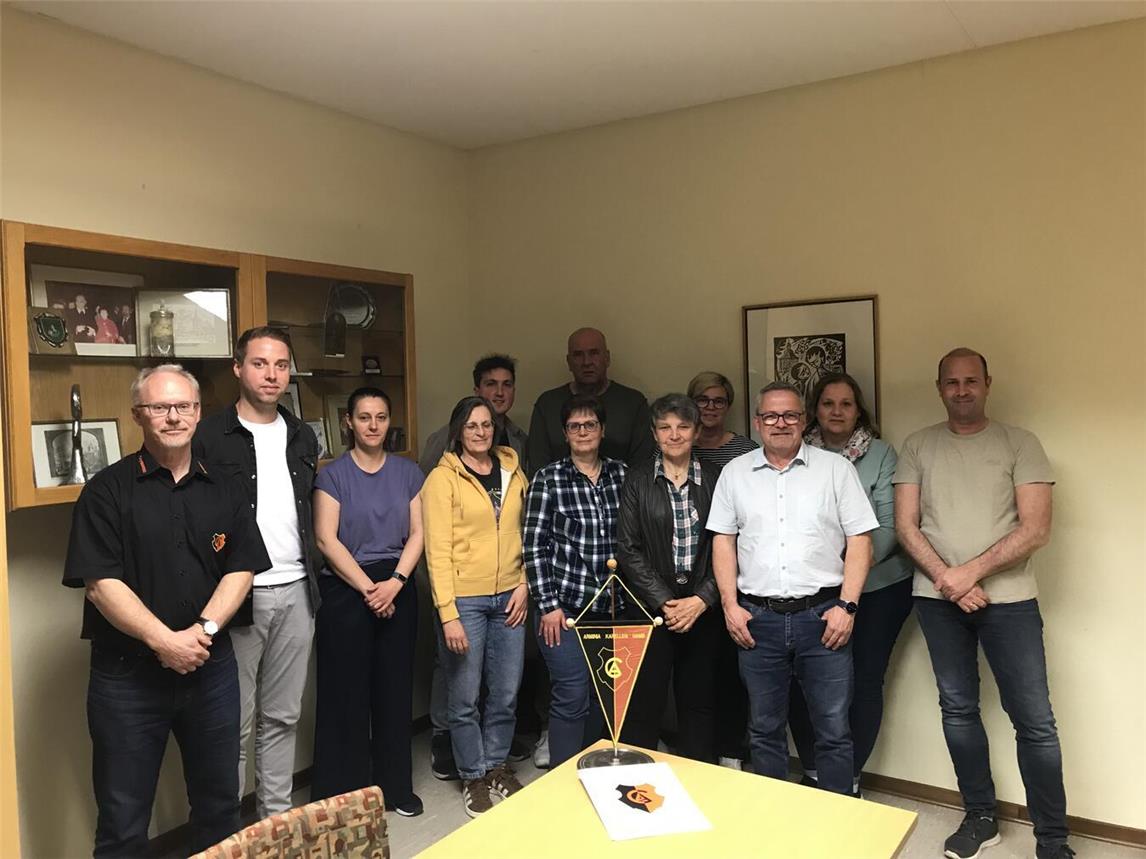 Die Geehrten des SV Arminia: (V.l) Rüdiger Oymanns, Jonas Teller-Weyers, Christine Voortmann, Barbara Oymanns, Jamie Simpson, Ulrike Tekath, Helmut Spolders, Brigritte Haffmans, Bärbel Wolters, Karl-Heinz Albers, Andrea Aldenpaß und Thomas Kämpfer. Foto: Privat