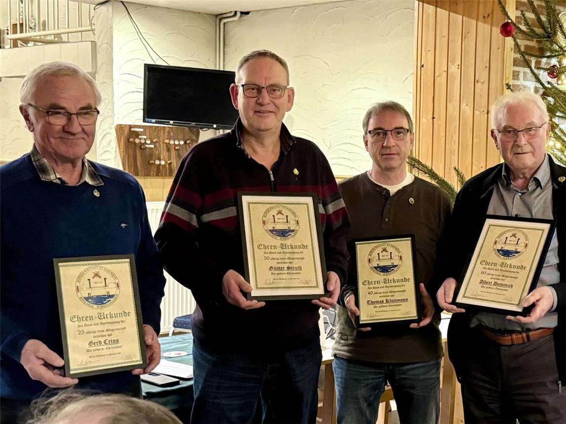 Die geehrten Mitglieder Gerd Crins, Günter Struth, Thomas Kluitmann und Albert Dominick (v.l.). Foto: BSV