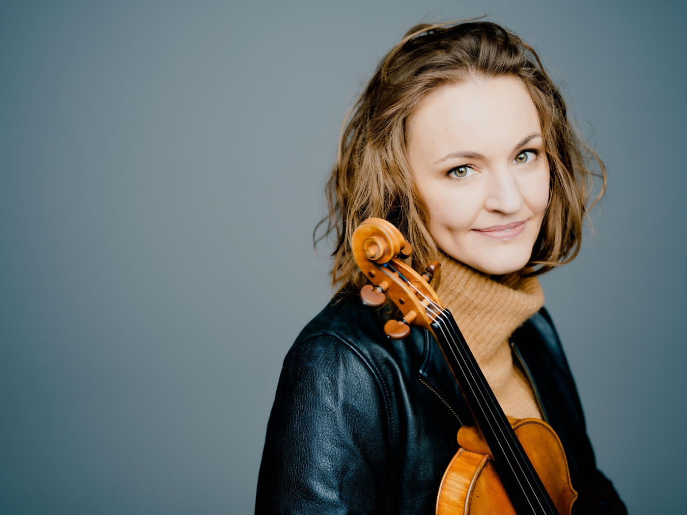 Die Geigerin Franziska Hölscher. Foto: Marco Borggreve