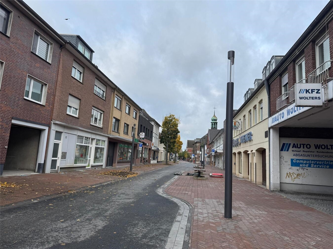 Gelderstraße wieder für den Verkehr freigegeben Die Gelderstraße wurde seit Februar umfassend neugestaltet.Foto: Stadt Geldern/Gossens