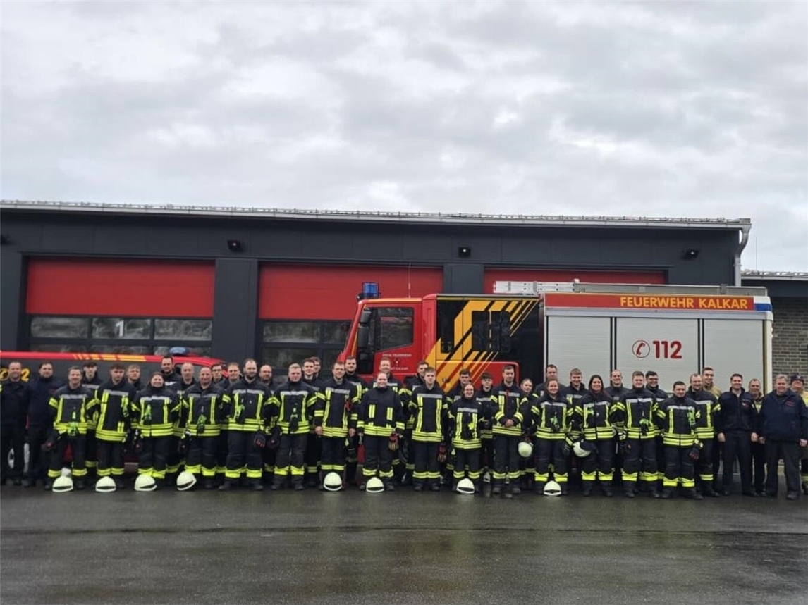 Die gemeinsame Ausbildung hat sich bewährt und ist weiterhin ein großartiges Beispiel für die interkommunale Zusammenarbeit der beiden Wehren. Foto: Freiwillige Feuerwehr Kalkar