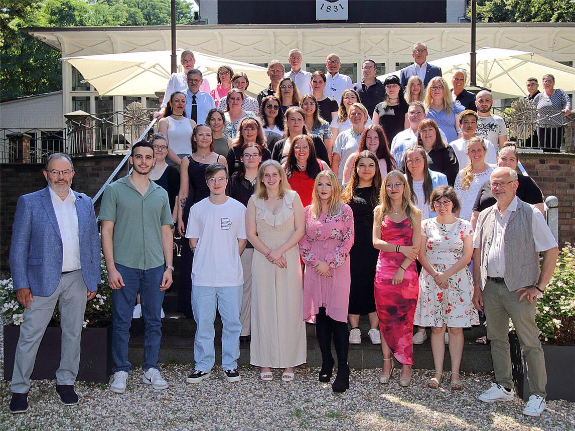 Die Gesellen der Bäcker-Innung Niederrhein Kleve-Wesel wurden im Historischen Schützenhaus in Xanten in die Gemeinschaft des Handwerks aufgenommen.