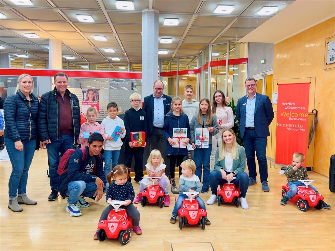 Die Gewinner der Sommerkampagne wurden von der Sparkasse Rhein-Maas geehrt. Foto: Sparkasse Rhein-Maas
