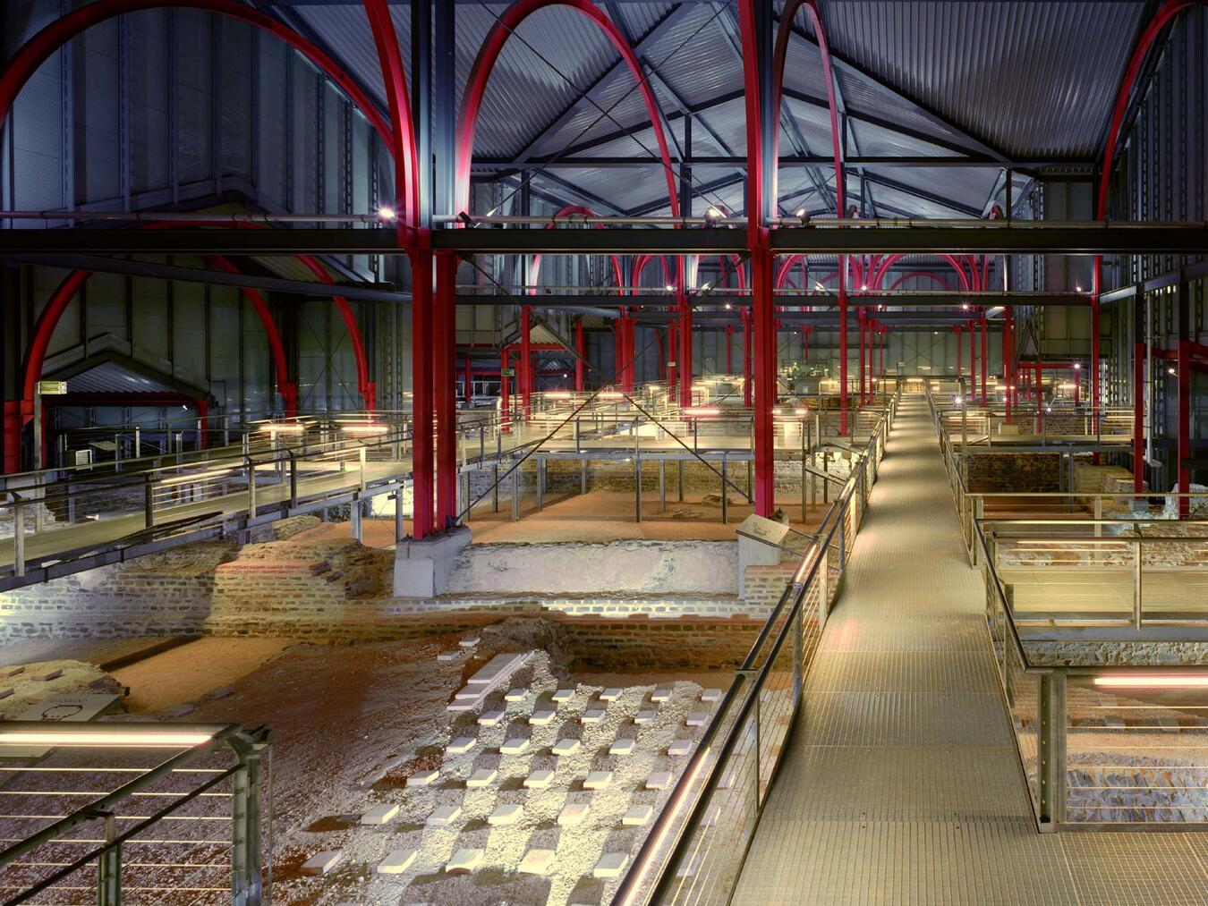 Die Großen Thermen bei Nacht. Foto: Axel Thünker DGPh