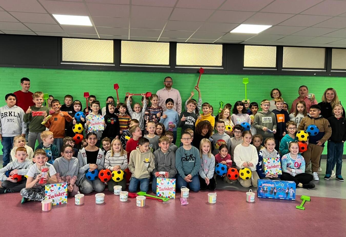 Die Grundschulkinder freuten sich über Weckmänner und Pausenspielzeug. Foto: privat