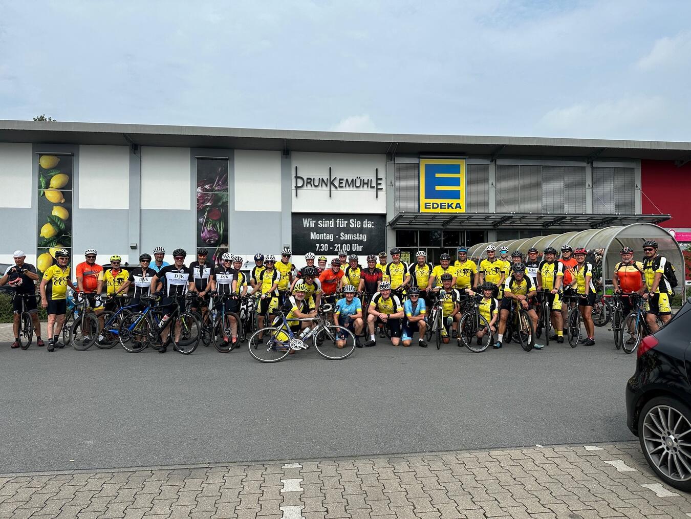Die Gruppe bei einer Pause in Hasselt. Foto: Borussia Veen