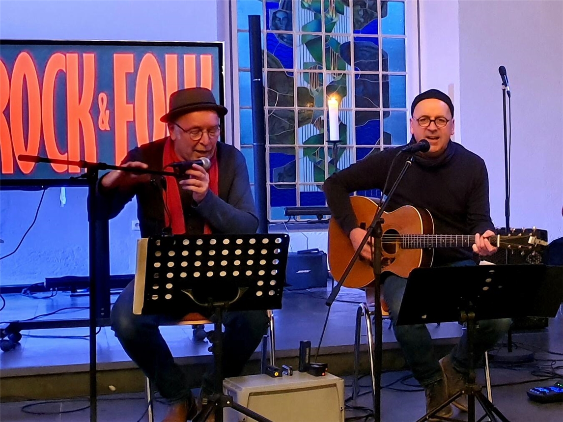 Die Gruppe „Ed Motmor“ gestaltet den musikalischen Rahmen der Messe. Foto: privat