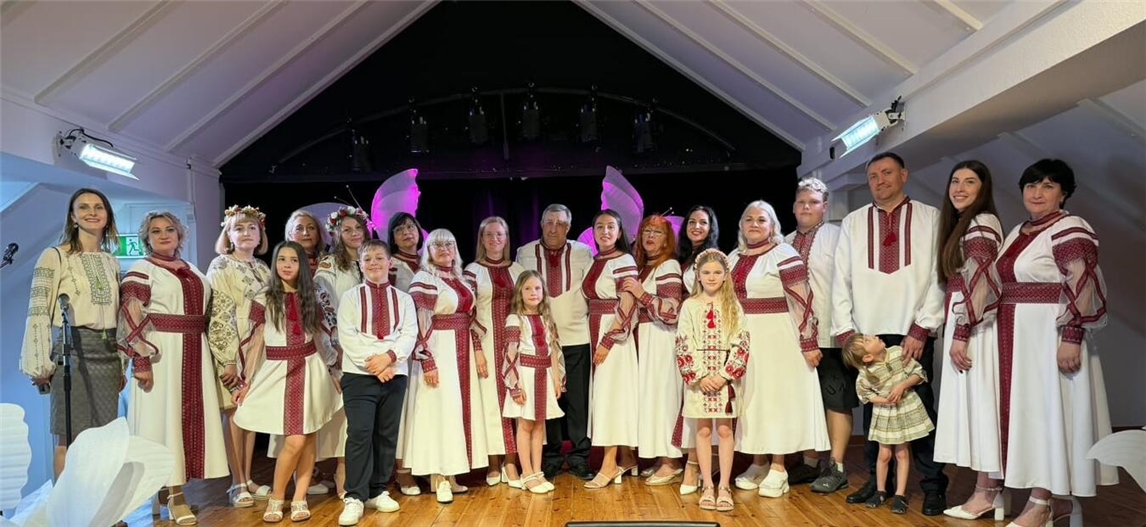 Die Gruppe „Farben der Ukraine“ bedankt sich nach dem Konzert bei allen Besuchern für die Unterstützung. Foto: privat 
