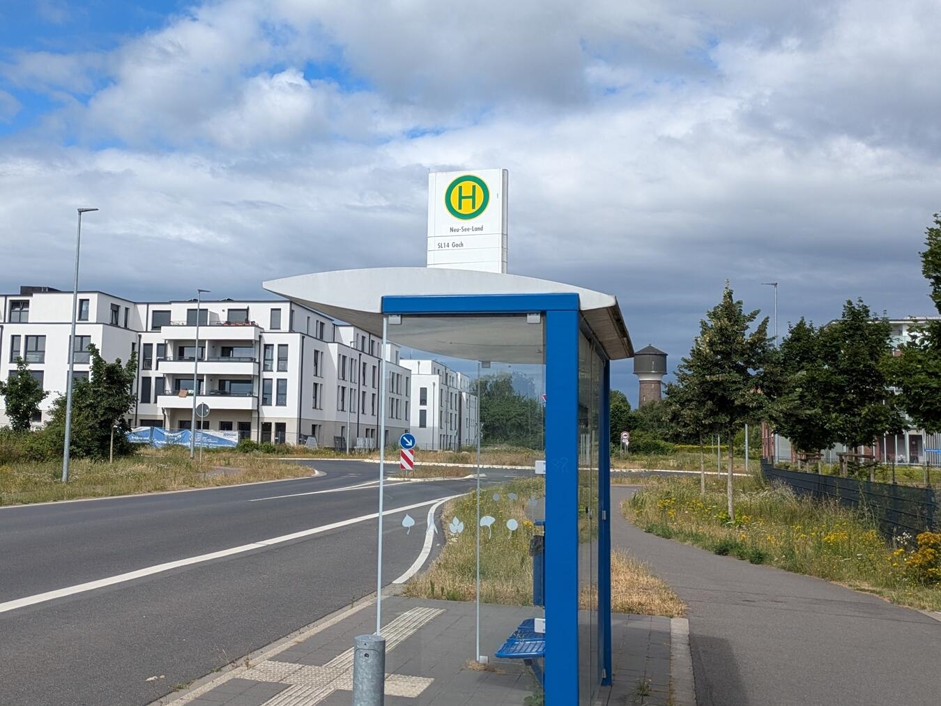Haltestelle mit vier täglichen Abfahrten der Linie SL 14, Foto von privat.