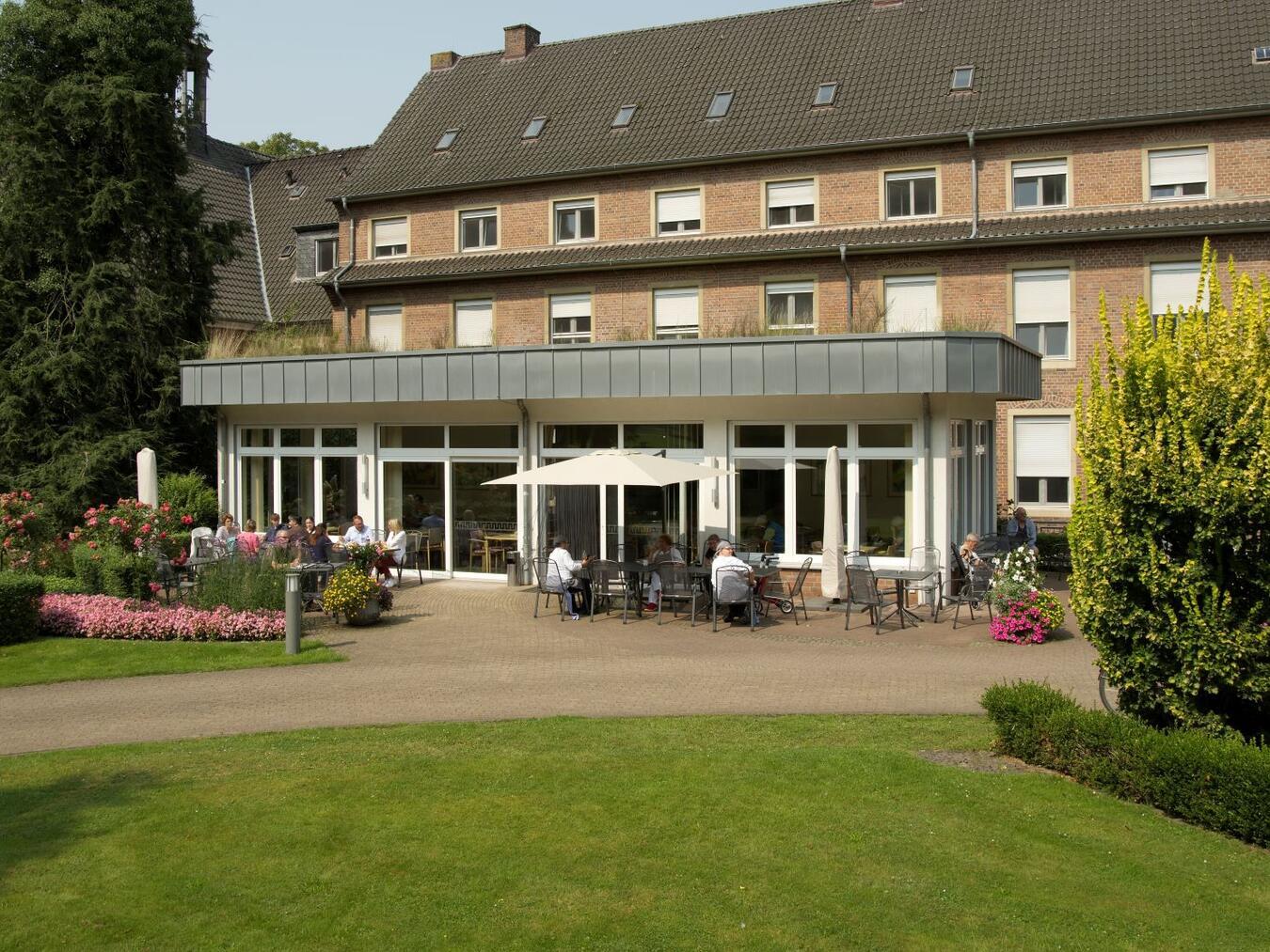 Die Heesterrasse am Sankt Josef-Hospital Xanten. Foto: Sankt Josef Hospital