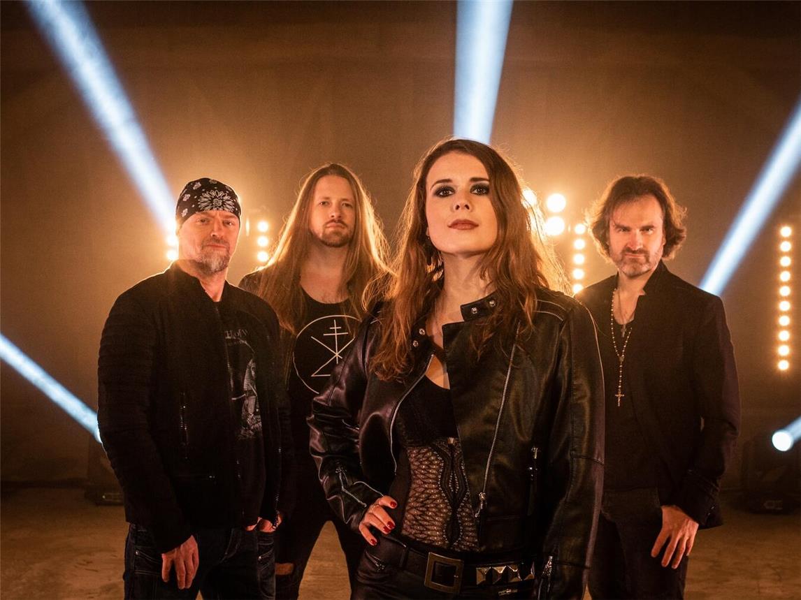 Die heimischen Ausnahmetalente von Sacred Groove stammen aus verschiedenen Orten rund um Kevelaer und stehen für melodischen Metal mit symphonischen Einflüssen, kraftvollen Gitarrenriffs und der charismatischen Stimme von Sängerin Alona Levina. Foto: Sacred Groove