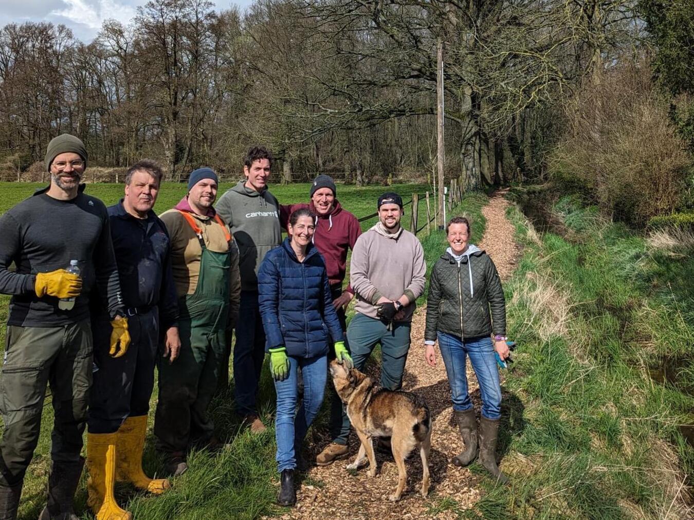 Die Helfer haben unter anderem Entwässerungsrohre verlegt, sowie Kies und Holzhackschnitzel eingearbeitet. Foto: privat
