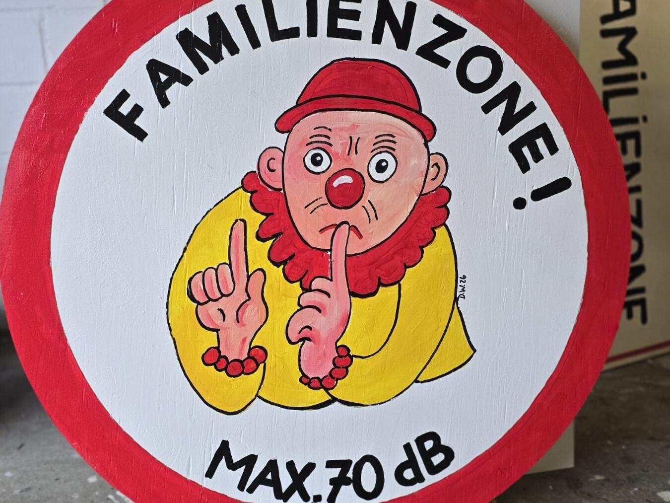Die Hinweisschilder für die Familienzone. NN-Foto: HF