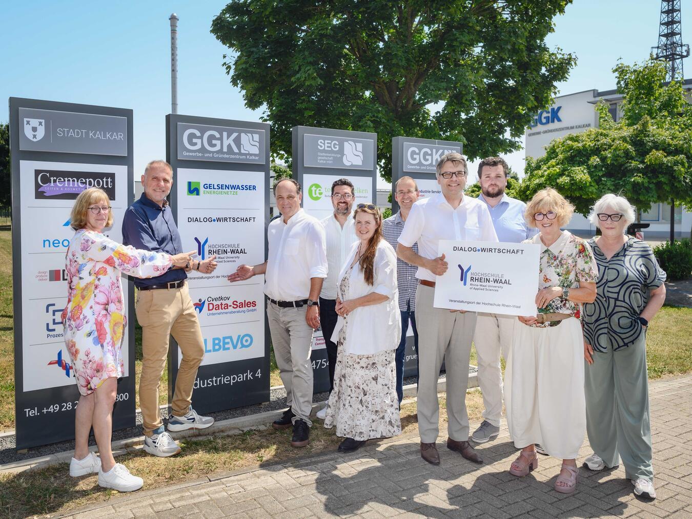 Die Hochschule Rhein-Waal, die Wirtschaft und die Stadt Kalkar freuen sich über den Start vom DialogPunkt Wirtschaft. Foto: HSRW/Markus van Offern