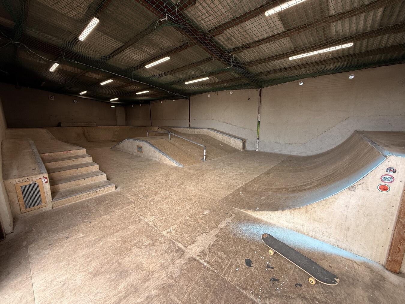 Die Indoor-Skateanlage der Jugendkulturwerkstatt (JuKuWe) in Xanten ist ab sofort wieder für den Betrieb freigegeben. Foto: Stadt Xanten
