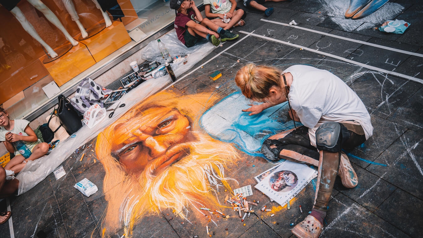 "Open-Air-Galerie in Gelderns Innenstadt im August, Kunstfestival, Stadt Geldern, Veranstaltung, Sommer"