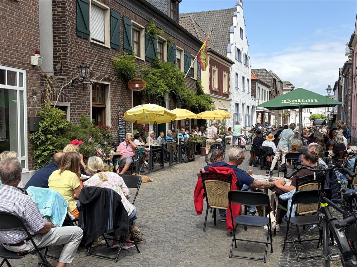 "Irische Musiksession in Wachtendonk, Musiker mit traditionellen Instrumenten"