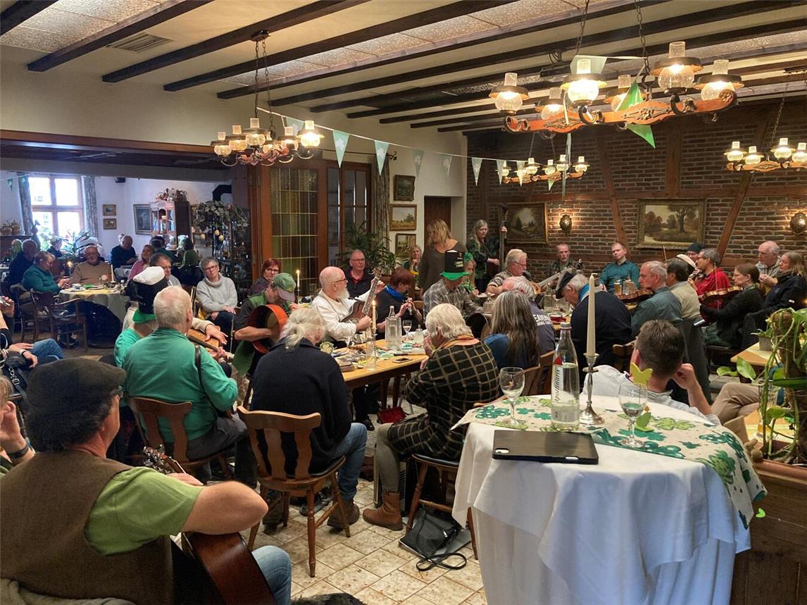 Die Irish Session ist für Musiker und Zuhörer gleichermaßen gedacht. Foto: privat