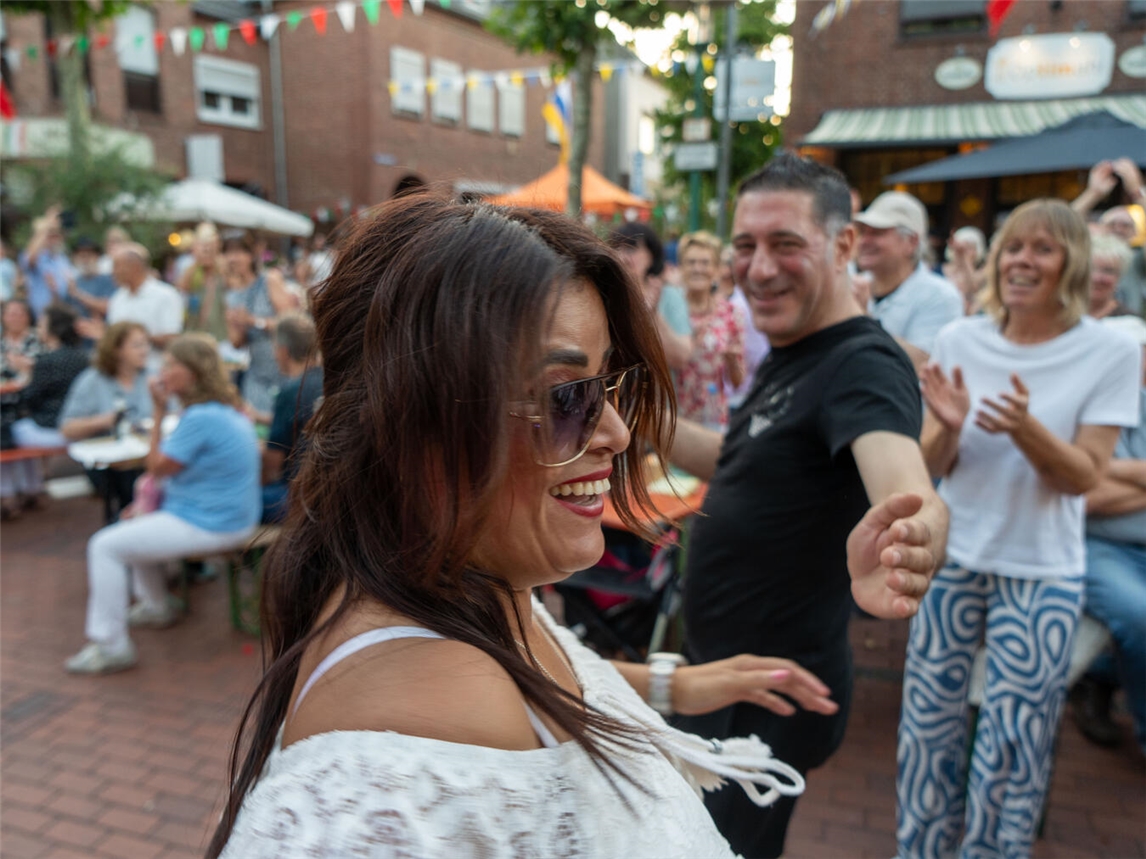 "Italienische Nacht in Weeze, Feier der deutsch-italienischen Freundschaft, festlich beleuchtete Kulisse"