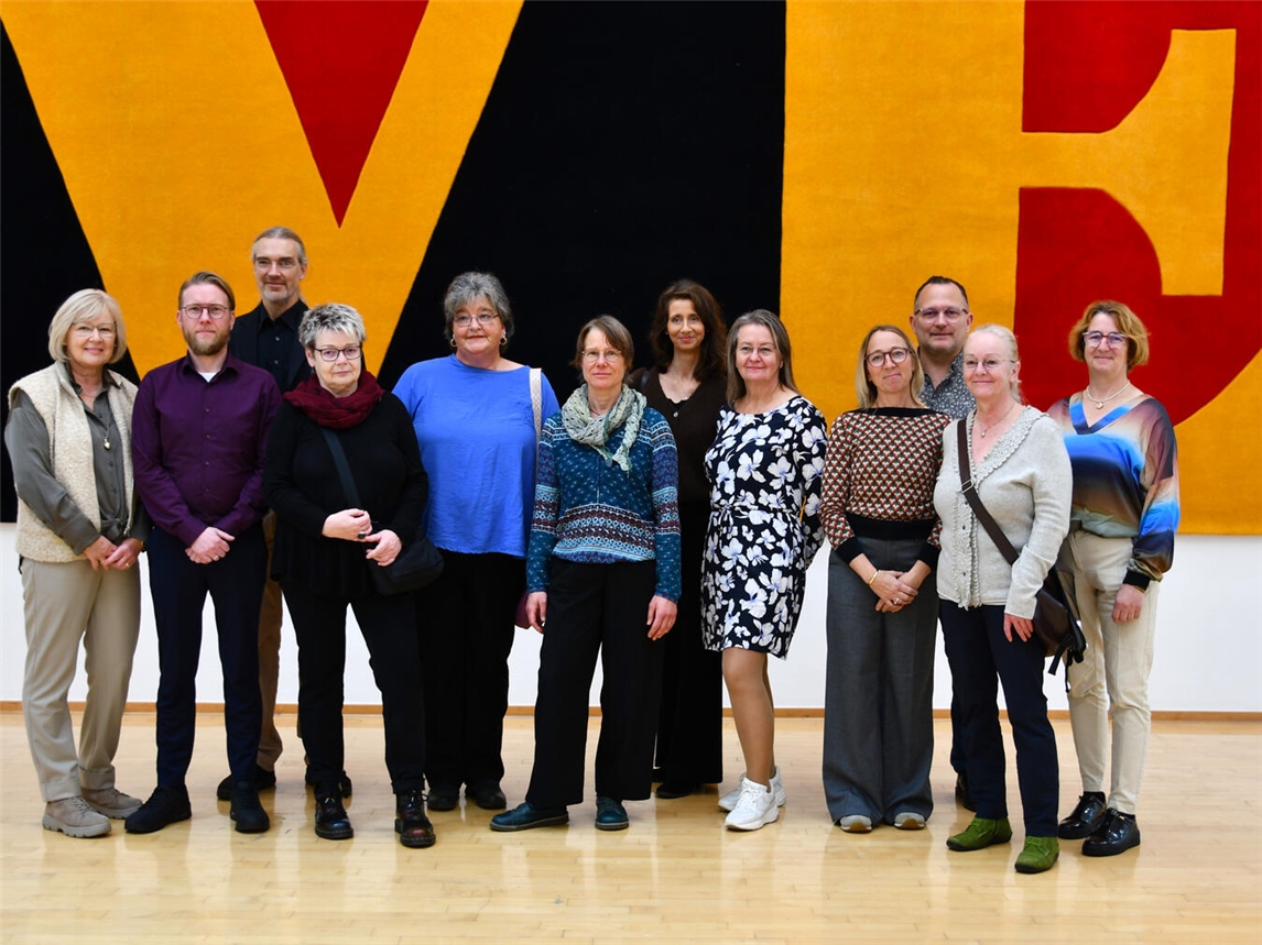 Die Jubilare der Caritas Kleve (v.l.): Christel Liß, Christian Lueben, Marcel Mock, Ute Tück, Ulrike Görtz, Claudia Kapahnke, Stefanie Brüntink, Grazyna Kaleta, Christiane Allgaier, Torsten Greupner, Karla Heisterkamp und Jutta Heisterkamp. Foto: Caritas