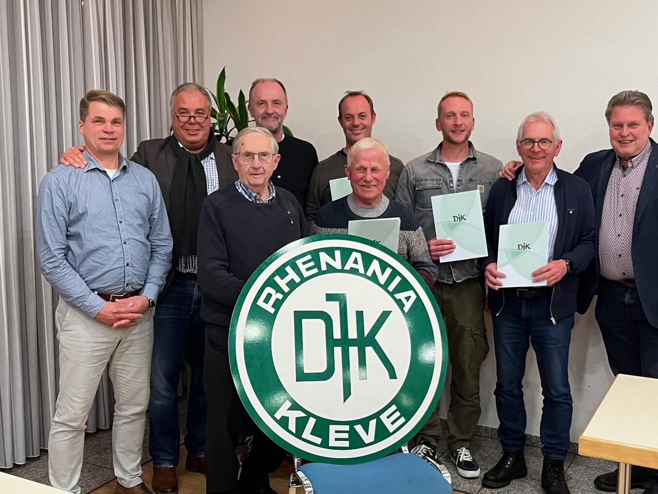 Die Jubilare der DJK Kleve nebst Vorstand. Foto: DJK Rhenania Kleve