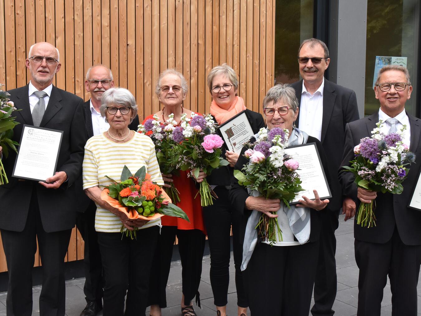 Die Jubilare der Vereinigten Kirchenchöre Pfalzdorf (v. l.): Josef van Nahmen, Christoph Huismann, Marlies Schmitz, Irmtraut Seven, Bärbel Lange, Monika Karls, Wolfgang Nowak und Heinz Drießen. Foto: privat