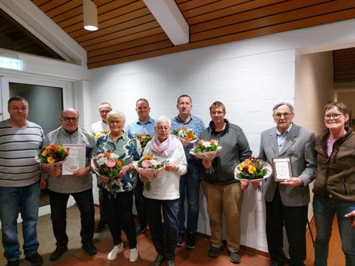 Die Jubilare in Rindern. Foto: privat